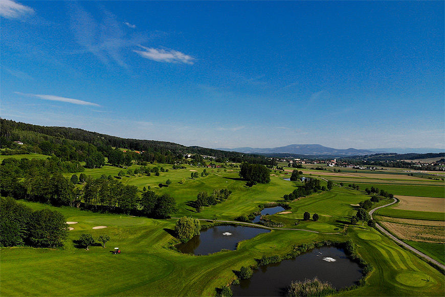 Golf Club Bad Waltersdorf von oben fotografiert